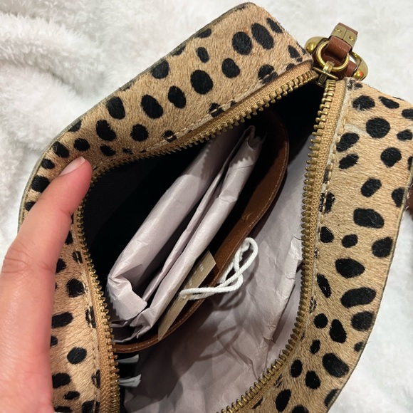 Madewell Transport Camera bag in dotted calf hair edition - Picture 6 of 7